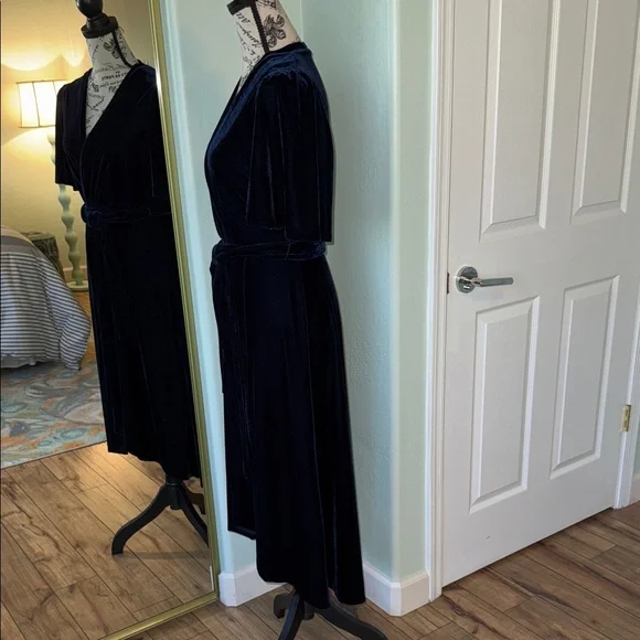 Donna Morgan Dark Blue Velvet Midi Dress - Picture 8 of 8